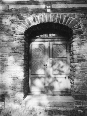 Breitenbrunn, Schachtstraße 124 (Hammerweg 18). Schichtmeisterhaus. Portal in Bruchsteinmauerwerk
