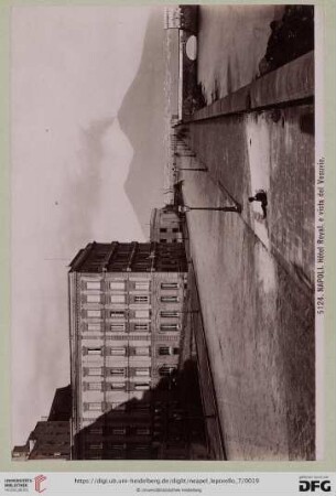 5124. NAPOLI. Hôtel Royal, e vista del Vesuvio.