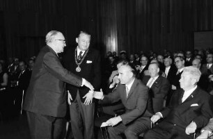 Bad Krozingen: Kurhaus; 50 Jahre Bürgermeister Hellmann; Glückwünsche Minister Seifriz