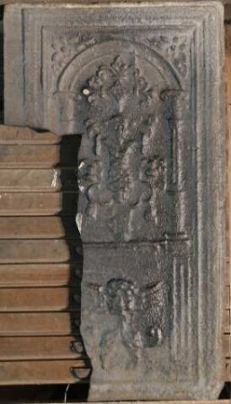 Fragment einer Ofenplatte, Renaissance-Dekor