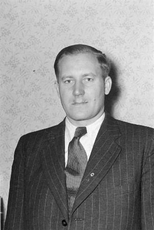 Porträt: Werner Miersch, Direktor einer Grundschule in Weißwasser : Portret: Werner Měrš, direktor zakładneje šule w Běłej Wodźe : Weißwasser / Běła Woda