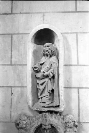 Schwarzach: Romanische Kirche; Heiligenfigur