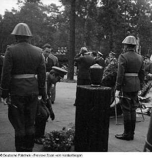 Überführung der Urne des polnischen Generals nach Warschau