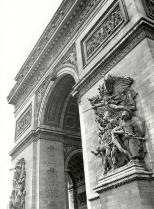 Seitenfront des Arc de Triomphe
