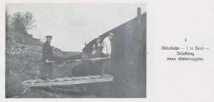 Foto einer Beladung eines Güterwagens einer Kleinbahn mit einem Verwundeten