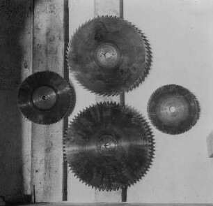 Verschiedene Kreissägen : Technikgeschichte | Technologie | Holzgewinnung und Bearbeitung