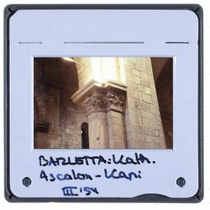 Barletta, Dom : Detail Ascalon-Kapitell