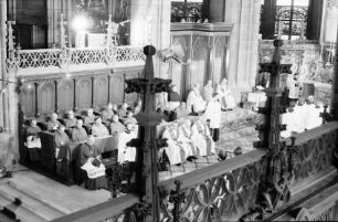 Freiburg: Münster, Ehrengäste bei der Inthronisation, von weiter