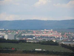 Nordhausen - Stadtansicht : Vor den Bergen des Harzes liegt die Kreisstadt Nordhausen. Aufgenommen am 18. August 2010