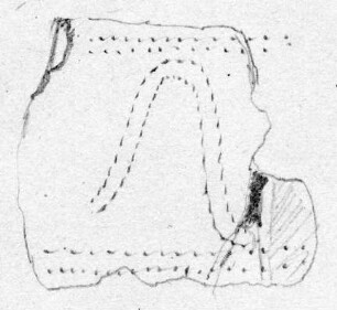 Blechfragment von einem Diadem (?). Die Verzierung bilden zwei steile parallel nebeneinander herlaufende Wellenlinien. ...