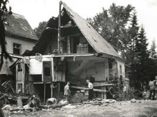 Unwetterkatastrophe im Osterzgebirge am 8./9. Juli 1927. Zerstörte Häuser in Berggießhübel