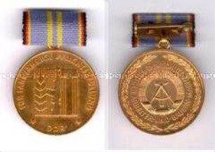 Medaille für langjährige Pflichterfüllung zur Stärkung der Landesverteidigung der Deutschen Demokratischen Republik in Gold (für 35/40 Jahre)