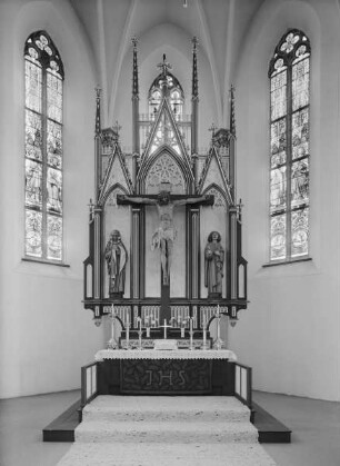 Retabel mit der Kreuzigung Christi