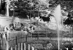 Kriegsdenkmal der Forstbeamten und Waldarbeiter : Gedenkstätte an den "3 Bank´ln" (Alte Schmalzgrubner Straße)