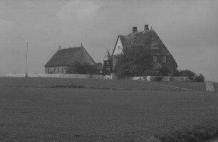 Hallig Hooge: Warft mit Kirche
