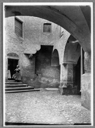 Im alten Schloßhof zu Lützen