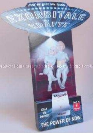 Werbeaufsteller für "West Lights"-Zigaretten