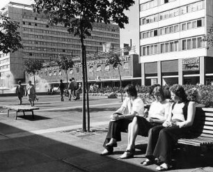 Dresden. Blick auf die Westbebauung der Prager Straße