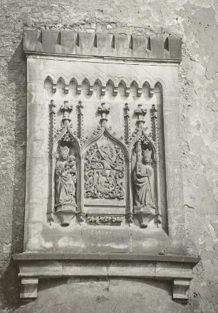 Stadtwappen von Görlitz : Görlitz, Stadtwappen am Dicken Turm bzw. Frauenturm, links: Maria mit Kind, rechts: Hl. Barbara