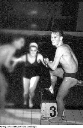 Schwimmer - Leipzig: Helga Barth, Meisterschwimmerin der DDR (BSG Rotation Leipzig-Nord), Dezember 1951