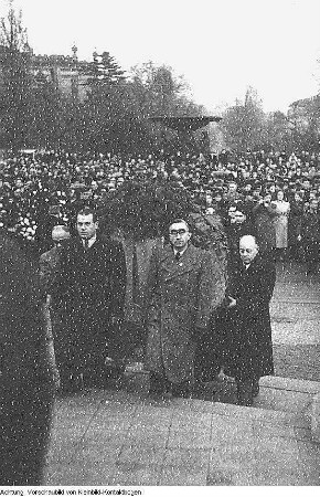 Dresden, 36. Jahrestag der Oktoberrevolution, Kranzniederlegung am Ehrenmal, Festakt, November 1953