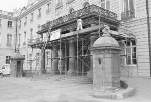 Renovierung des Portals des Karlsruher Schlosses