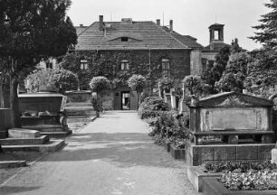 Dresden, Alter Katholischer Friedhof, Blick von der Mitte zum Eingangstor