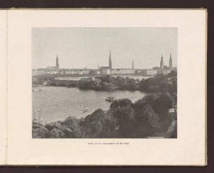 Blick von der Außenalster auf die Stadt