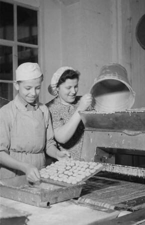Aufnahmen einer Reportage aus der Süßwarenfabrik VEB Zetti Schokoladen und Zuckerwaren Zeitz in Zeitz