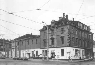 Dresden-Neustadt, Königsbrücker Straße 76. Gaststätte "Aktiv" (Ehem. Deutsche Reichskrone, Damm's Etablissement, Reichsadler, Reichsbanner; 1869, Erweiterung 1873). Eckansicht mit Saalanbau