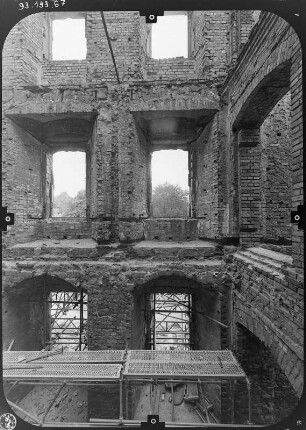 Bad Muskau. Ruine des Neuen Schloßes. Innenansicht