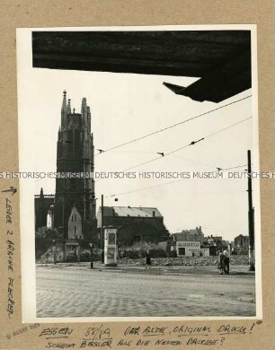 Essen, Friedrich-Ebert-Straße mit Haus Nr. 109 und der zerstörten Kreuzeskirche