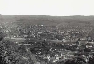 Trier, Stadtansicht : Trier. Stadtansicht. Blick vom Markusberg über die Bahngleise und die Mosel mit Römerbrücke nach Osten