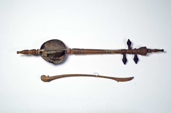 Bowl spear lute with bow