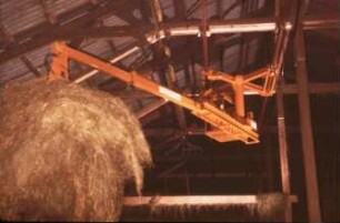 Fotografie: Ein- und Auslagerungstechnik, Greiferanlage, Heu