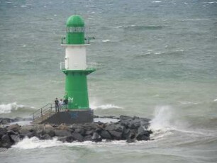 Warnemünde - Grüner Leuchtturm : Am Ende der Mole steht dieser grüne kleine Leuchtturm. Aufgenommen am 24. Juli 2010 in Rostock-Warnemünde