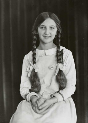 Mädchen mit Zöpfen