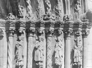 Freiberg. Dom St. Marien (um 1180). Goldene Pforte (Grillenburger Dünensandstein; 1225). Gewände-Statuen der rechten Seite