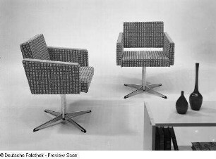Drehsessel (Modell 105) : Zwei Drehsessel (1973; Geringswalder Sitzmöbelindustrie (JV))