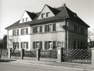 Radebeul. Doppelwohnhaus, Gohliser Straße 14/12 (um 1920). Straßenansicht