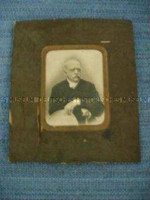 Halbporträt von Otto von Bismarck, gerahmt (Zettel des Spenders beiliegend)
