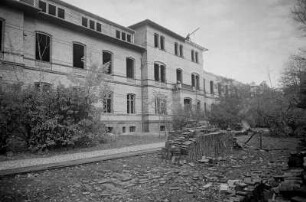 Wittenauer Heilstätten (heute: Karl-Bonhoeffer-Nervenklinik) : Vorderansicht des zerstörten Verwaltungsgebäudes