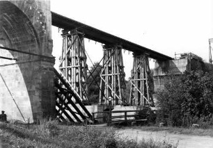 Öhringen Ohrnviadukt 5189 Baustelle Behelfsbrücke Holzstützen