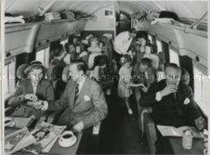 Frühstück an Bord einer "Viking" der British European Airways