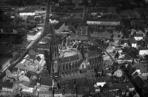 Luftaufnahmen von Freiburg i. Br., Altstadt mit Münster von Süden mit Kaiserstraße bis Karlsplatz