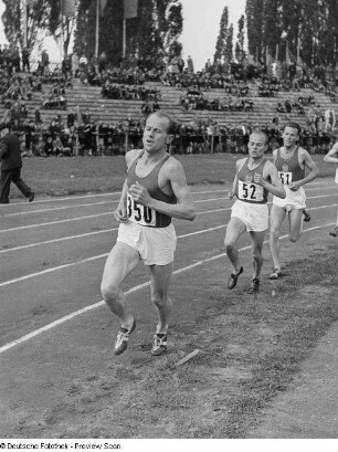 Emil Zátopek bei einem Wettkampf