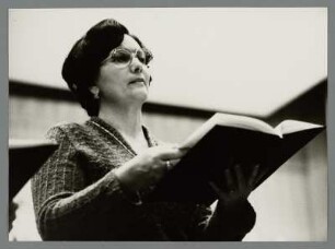 Edith Simon : Porträit der rumänischen Mezzosopranistin Edith Simon mit der Staatskapelle Dresden im Kulturpalast Dresden