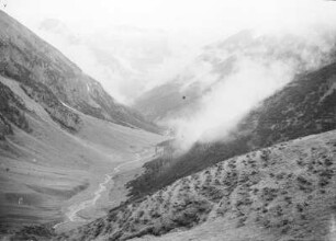 Talblick : Blick in ein Tal bei Bschalbs von der Anhalter Hütte aus in Tirol.