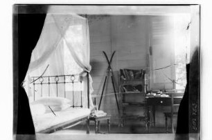Schlafzimmer Kurt Beyers : Phetchaburi. Dr. Kurt Beyers Schlafzimmer in seinem Haus in Petchaburi, 1909