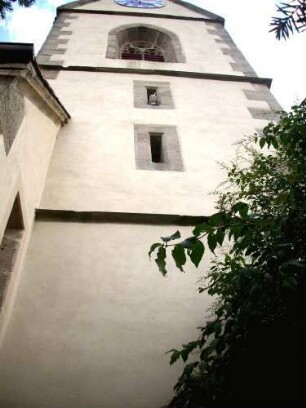 Kirchturm von Süden - Mittelgeschosse mit Schieß- (Schlitz-) Scharten